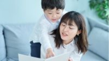 子どもの学力や共感力の向上、笑顔が増える…“読み聞かせ”の驚くべきプラス効果と逆効果になってしまうやり方