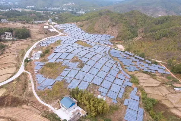 住民側の要望・約束は置きざりで泣き寝入り…上海電力が福島県でメガソーラーをやりたい放題、噛み合わない両者の話し合い