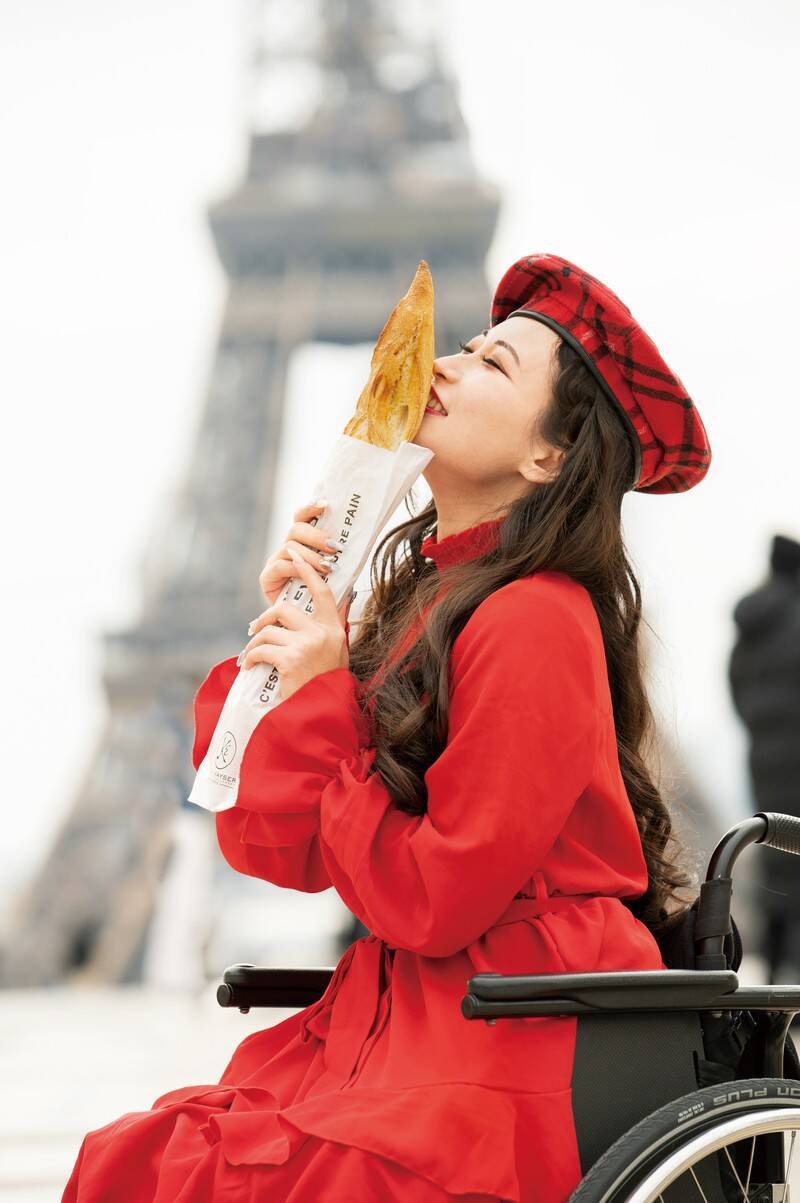 「足を失って、1人でトイレに行けるの？ 子どもは産めるの？ ディズニー行けるの？」16歳で両足を失ったモデル・葦原海がSNSに挑戦して感じた“環境の変化”