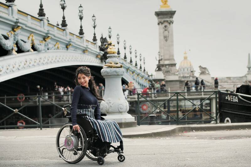 「足を失って、1人でトイレに行けるの？ 子どもは産めるの？ ディズニー行けるの？」16歳で両足を失ったモデル・葦原海がSNSに挑戦して感じた“環境の変化”