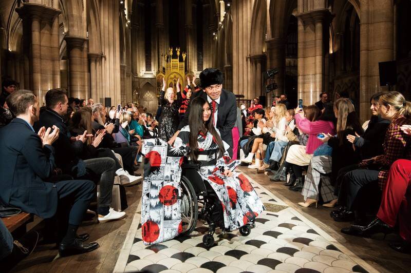 「足を失って、1人でトイレに行けるの？ 子どもは産めるの？ ディズニー行けるの？」16歳で両足を失ったモデル・葦原海がSNSに挑戦して感じた“環境の変化”