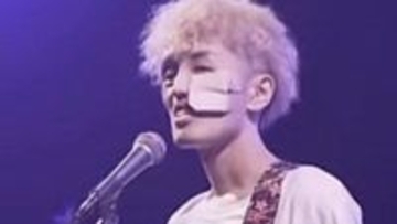 顔に穴が空く希少がん患者が死ぬ気でやったライブ、恋人のために作った曲『ナカナイカノジョ』に込めた想い