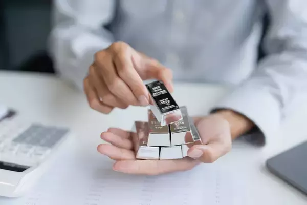 なぜ私たちは「投資」をしなければならないのか?　 労働者から金融所得を得る「資本家」へと進化することがもたらす富