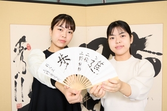〈囲碁・女流棋聖戦挑戦者決定戦〉上野愛咲美・梨紗姉妹が決勝で激突「妹は勢いがあるし、おもしろい手合いになる」「姉はNHK方式では最強」。お互いの手の内は「だいたいわかってる」