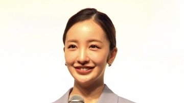 〈板野友美「脱衣所撮影」が波紋〉「都内の超高級ホテルが定番」セクシー業界関係者が明かす“無断撮影”の実態「もちろんダマです」