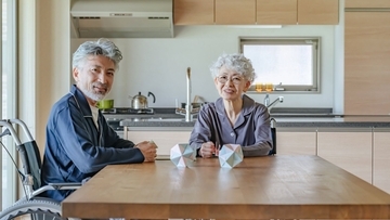 「うちの親には貯金があるから老後も安心」は危険！ 両親ともに認知症で定期預金が凍結後、娘が陥った介護借金地獄