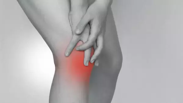 つらい膝の痛みの原因は座り方に？ 温めてもマッサージしても治らない膝痛のためにほぐすべき意外な部位