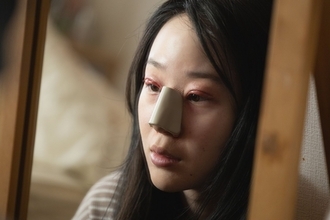 「まだ足りないんです」何度も整形する女性に監督が衝撃…松岡茉優×仲里依紗『ダウンタイム』が描く現代のルッキズム【一部ネタバレ有り】