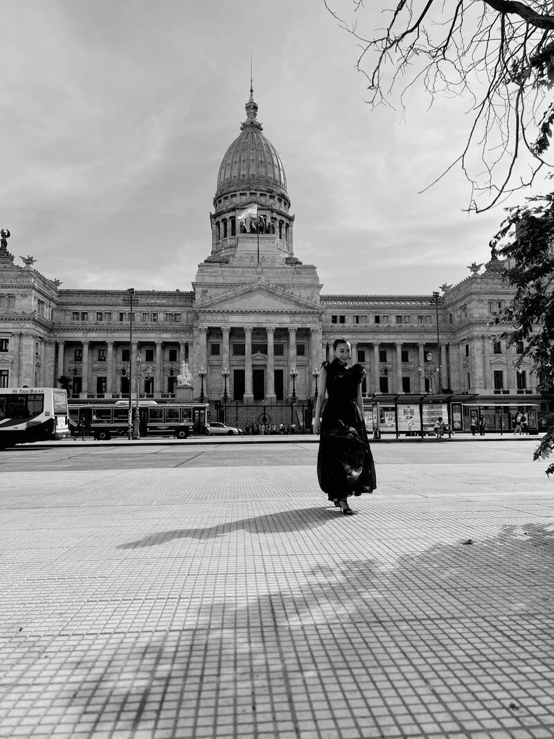 浅田舞、人生初のアルゼンチンタンゴ留学記。「おでことおでこ、鼻と鼻が触れ合う距離感で踊るんです」“男女ふたりだけの世界”のダンスに浸る旅