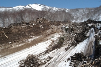 「雪崩は自然現象だけではない」JAPOW人気で急増…バックカントリー事故の危険すぎる実態