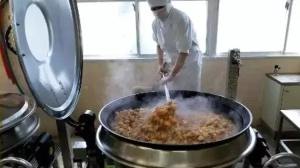「宗教上の配慮」で給食の“いただきます”を廃止？ 福岡市で誤発注により2万食を廃棄？ 給食をめぐる炎上案件の真相を調査
