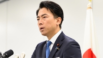 “カンペの進次郎”でも安定飛行、重鎮たちからも手厚いバックアップ、持論は封印もこのまま論戦を乗り切れるか〈自民党総裁選〉