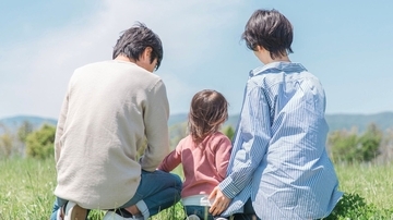 「ママが悪いんだ！」水筒を入れ忘れた母を叩く息子…コロナ禍が明るみにした「自立派」夫と「かまいたい」妻の育児方針のズレ