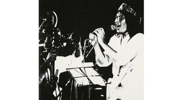 日本初の7万人超コンサート、吉田拓郎が限界まで歌い続けた12時間の結末「吉田拓郎は疲労困憊で一歩も動けません」