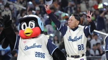 「今のままバントなしを貫くと多分、最下位」快進撃ヤクルトに江本氏が注文…球審バット直撃のオスナには「“危険打法”とかで罰金を！」