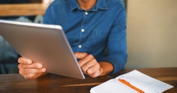 「有吉弘行はどうですか？」「村上春樹のつぎにいいですね」1923年の朝鮮人虐殺を描いた本の帯コメントで編集者がたどり着いた正解