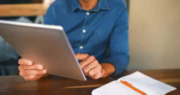 「有吉弘行はどうですか？」「村上春樹のつぎにいいですね」1923年の朝鮮人虐殺を描いた本の帯コメントで編集者がたどり着いた正解