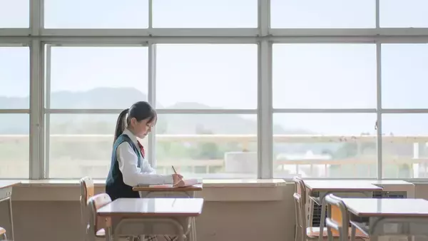 地元の短大卒も都市部の四大卒も、地方で働くなら生涯賃金は同じ？ 「地方女子」にとって大学進学という「投資」を回収できる見込みはどれくらいなのか