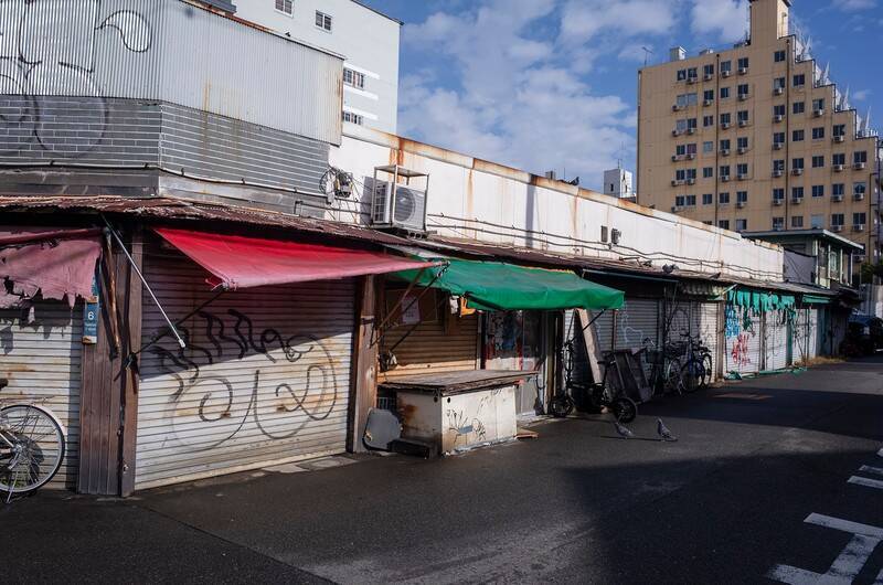 「人が死んでいる！頭血出てる！うめきが聞こえる…」西成出身のラッパーSHINGO★と歩く「今回人間で生まれたから、人間ムキ出しで生きたいから」《西成さんぽ》