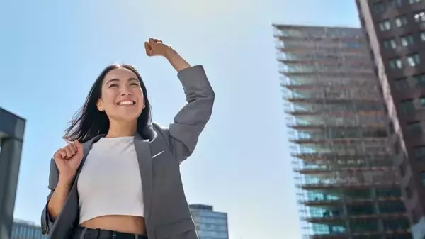 偽りのポジティブ思考はやる気を奪うだけだった？  最新研究でわかった“前向き神話”がもたらす2つの副作用