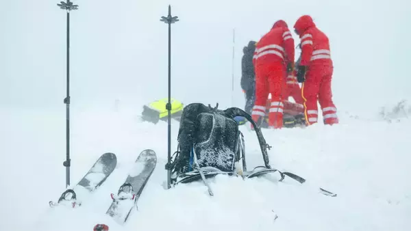 3週間で29人遭難、その9割が外国人…スキー場で横行する“外国人コース外遭難”の現実「彼らは頭を下げることは絶対にありません」