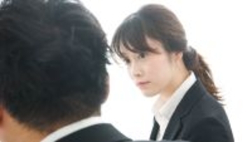 心理学が解明する「人見知り」の真実…「否定されたくない」「繫がりを守りたい」「理想の自分でいたい」という3つの本能が働くワケ