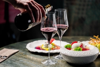 富裕層はなぜ「ゲストハウス」と「ワイン」を所有するのか…彼らがおもてなしを大事にする理由とは