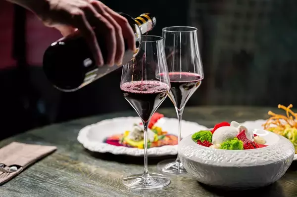 富裕層はなぜ「ゲストハウス」と「ワイン」を所有するのか…彼らがおもてなしを大事にする理由とは