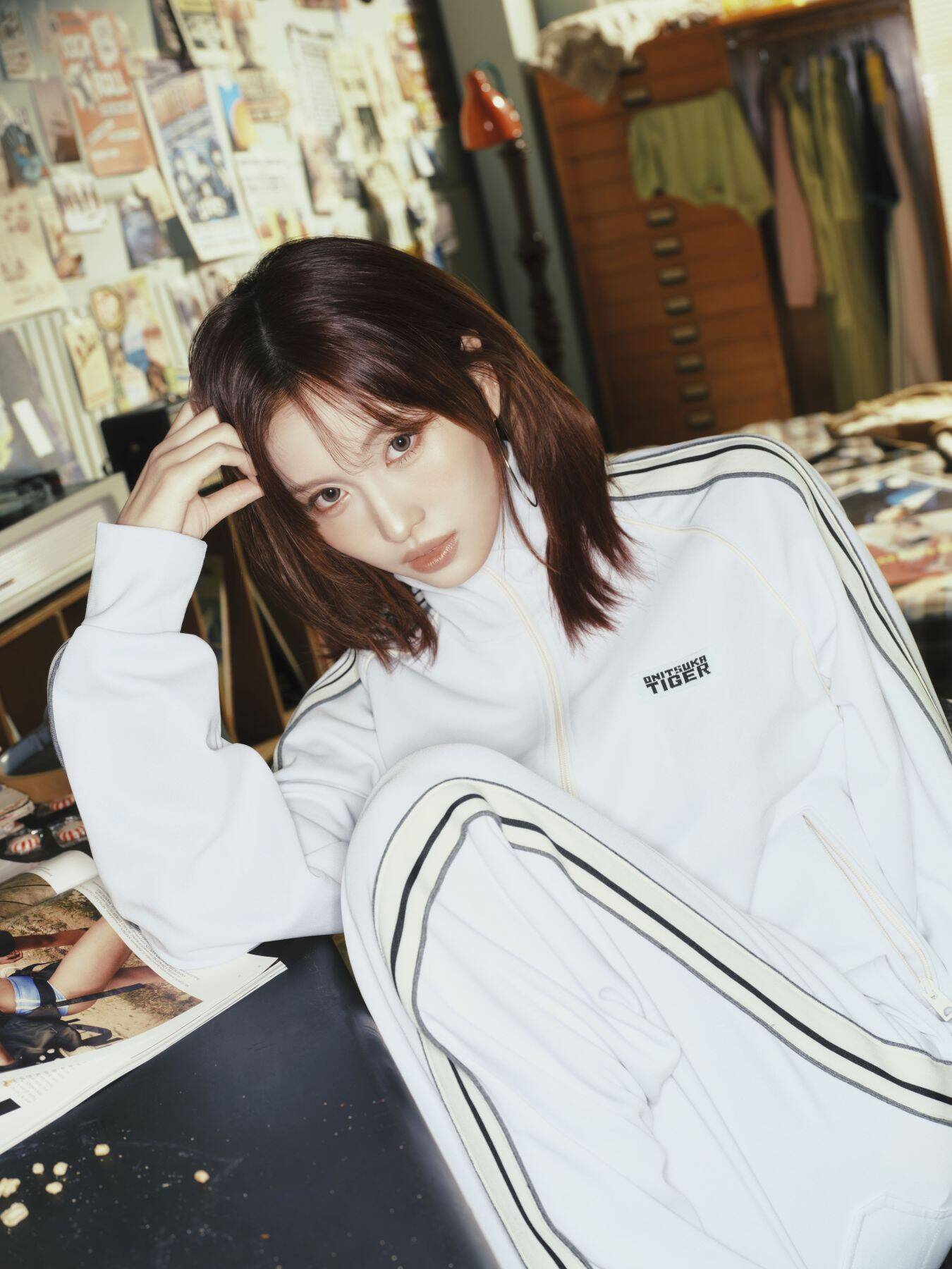 Onitsuka Tiger、TWICEのMOMOを起用したDENIVITAキャンペーンビジュアルを公開