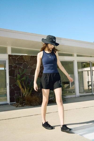 アリーナ×アニエスベー、コラボ第7弾を発売！水着から小物まで全32型を展開