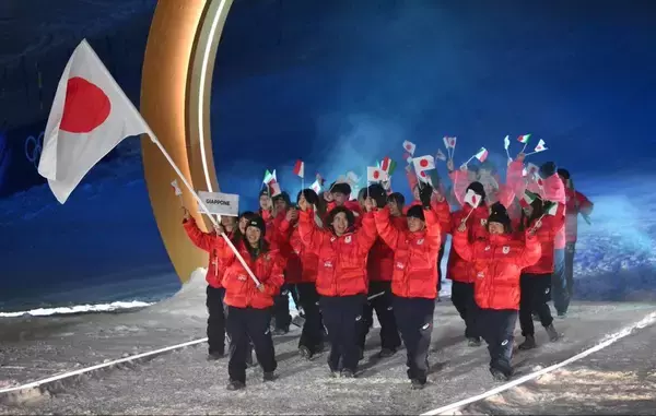 史上初の4会場同時開催！ミラノ五輪開会式　日本選手団121人が笑顔で入場