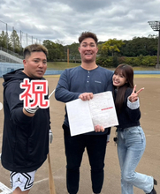 巨人・リチャード&外薗葉月が婚姻届を提出　証人は高橋みなみ＆山川穂高