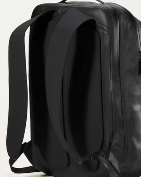 アークテリクス「VEILANCE」、都市生活向け新型バックパック「Anodic Backpack」を発売