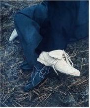 プーマ、韓国ブランド「JiyongKim」との初コラボでフットボールブーツ「V-S1」を再解釈した2モデルを発売