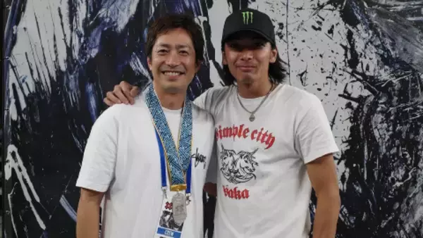 日テレ・田中毅アナ、"Xゲームズ"メダル獲得のイケメンプロスケーターと笑顔のツーショット！