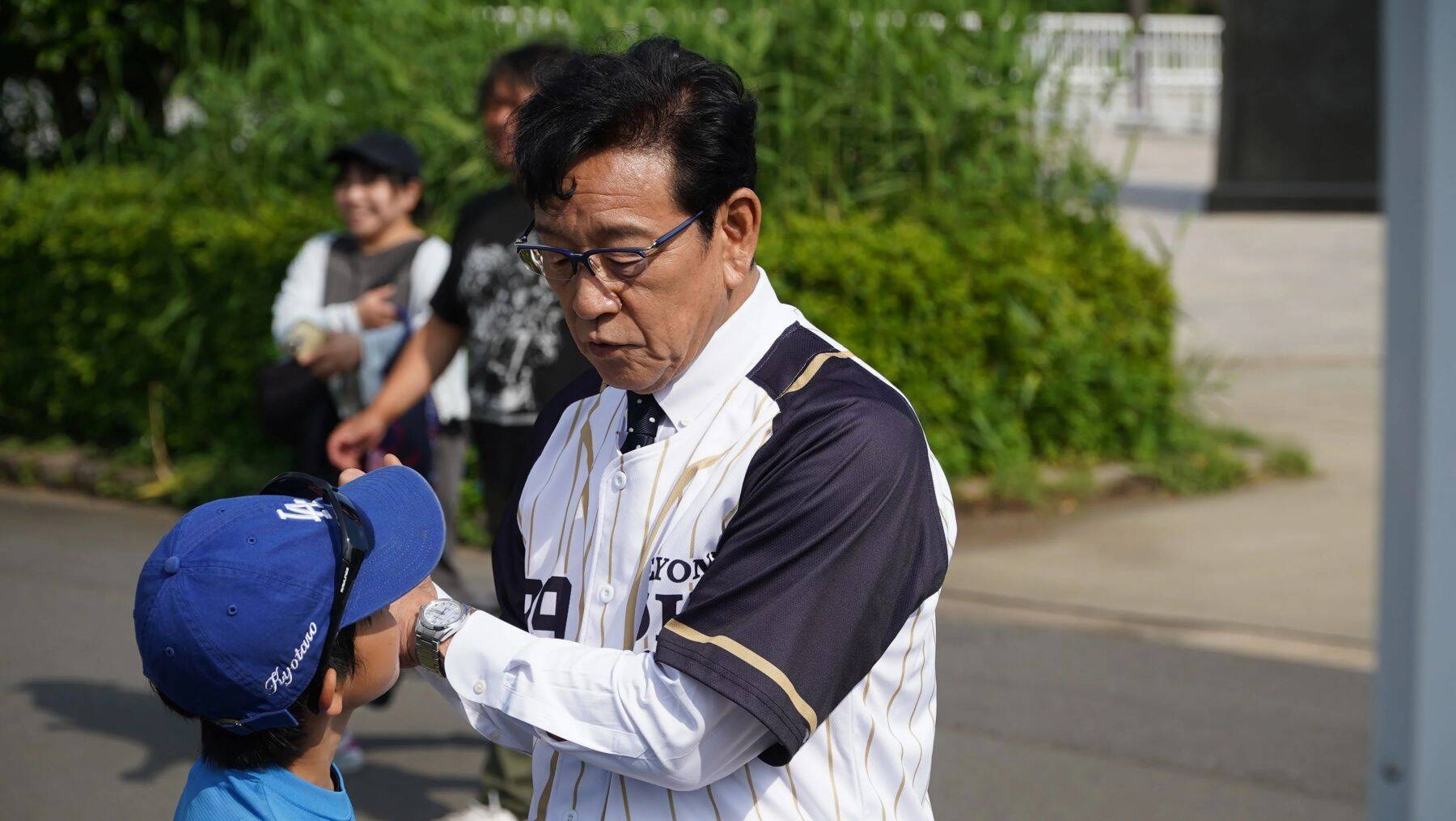 王貞治×栗山英樹、球心会CM撮影の裏側に完全密着｜メイキング映像公開