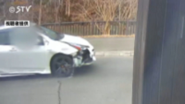 女性を車ではねたあと当て逃げ…署に出頭の34歳男を逮捕　無免許運転の疑いも　北海道千歳市