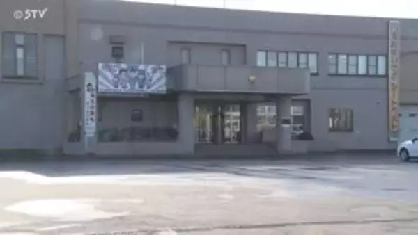 バイクと乗用車が衝突　乗用車に乗っていた２歳女の子含む３人が搬送　北海道三笠市