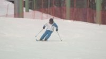 札幌藻岩山スキー場オープン　新たにスノーボード全面解禁　積雪が少なくまだ一部のコースのみ
