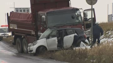 【続報】乗用車の前方大破　50代とみられる運転手死亡　ダンプカーと正面衝突か　札幌市東区