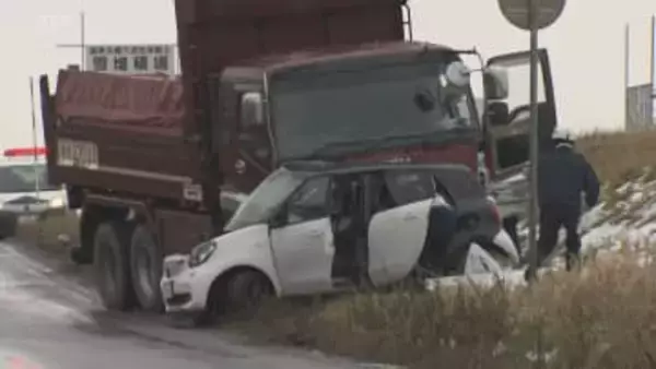 【続報】乗用車の前方大破　50代とみられる運転手死亡　ダンプカーと正面衝突か　札幌市東区
