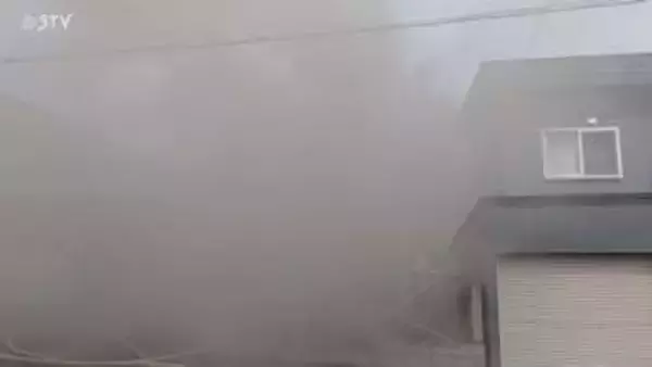 【速報】「2階建て住宅の1階から火が見える」札幌市西区で火事　消火活動続く