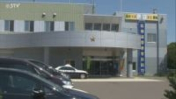 軽乗用車でガードレールに衝突…　自ら通報して警察官臨場→臭いで飲酒運転発覚し現行犯逮捕　美唄市