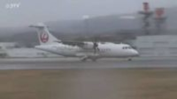 エンジンに不具合　JAL2823便が函館空港に緊急着陸　右のプロペラ停止　丘珠発ー秋田行き