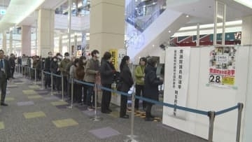 衆議院選挙は8日投開票　商業施設に期日前投票所設置　買い物客らで長い列が…　北海道旭川市