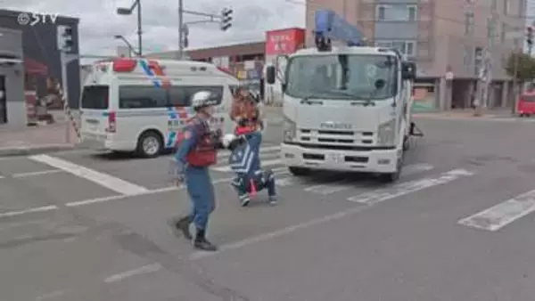 【続報】トラックが交差点を右折　道路横断中の高齢女性をはねる　女性は意識不明　北海道栗山町