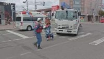 【続報】トラックが交差点を右折　道路横断中の高齢女性をはねる　女性は意識不明　北海道栗山町