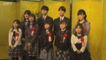 力作揃い　道内の小中学生が対象「交通安全ポスターコンクール」札幌で晴れやかに表彰式