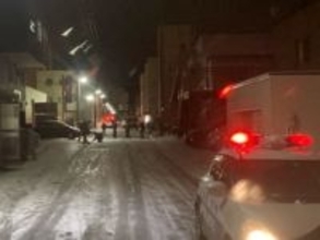 【続報】若い男性が腹部刺される　容疑者は逃走中…凶器を所持したままか　札幌市豊平区