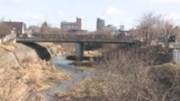 川に仰向けで浮いている女性の遺体…行方不明の高齢女性か 事件・事故両面で捜査 北海道帯広市